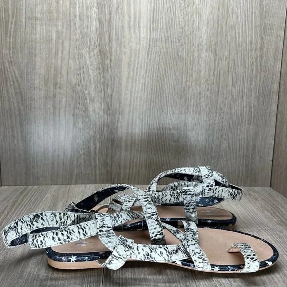 Cabi Sandals Womens Sz 7M Athena Snakeskin Gladiator Flats Leather White Black - Picture 2 of 12